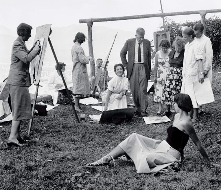 Oskar Kokoschka mit Schülern der „Schule des Sehens“, Salzburg, 1953–1955, Foto: Fegosch F. Schreiber